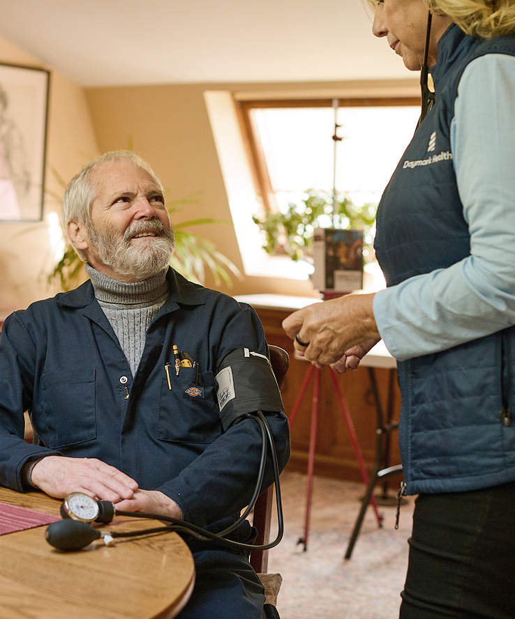 Photo of BCSBRI member Stephen G. speaking with Daymark nurse